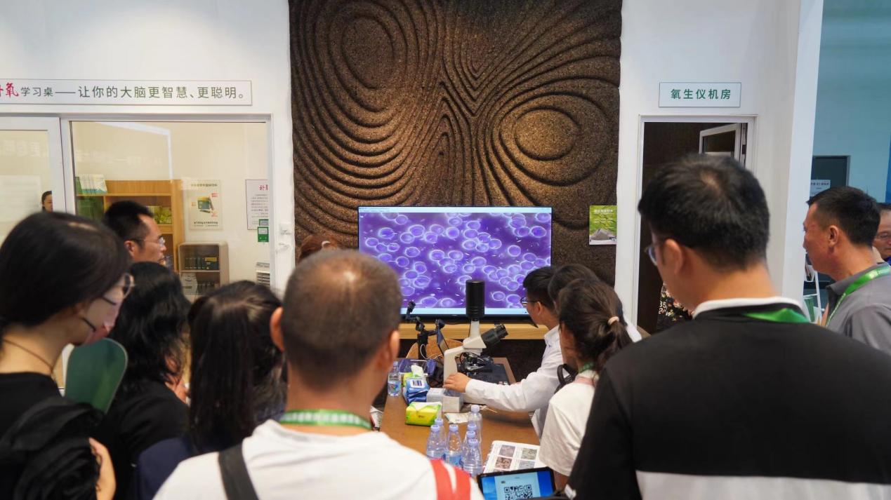 得高補(bǔ)氧學(xué)習(xí)桌亮相山東教育裝備博覽會(huì),富氧科技助力教育發(fā)展! image3 得高補(bǔ)氧學(xué)習(xí)桌亮相山東教育裝備博覽會(huì),富氧科技助力教育發(fā)展! image3